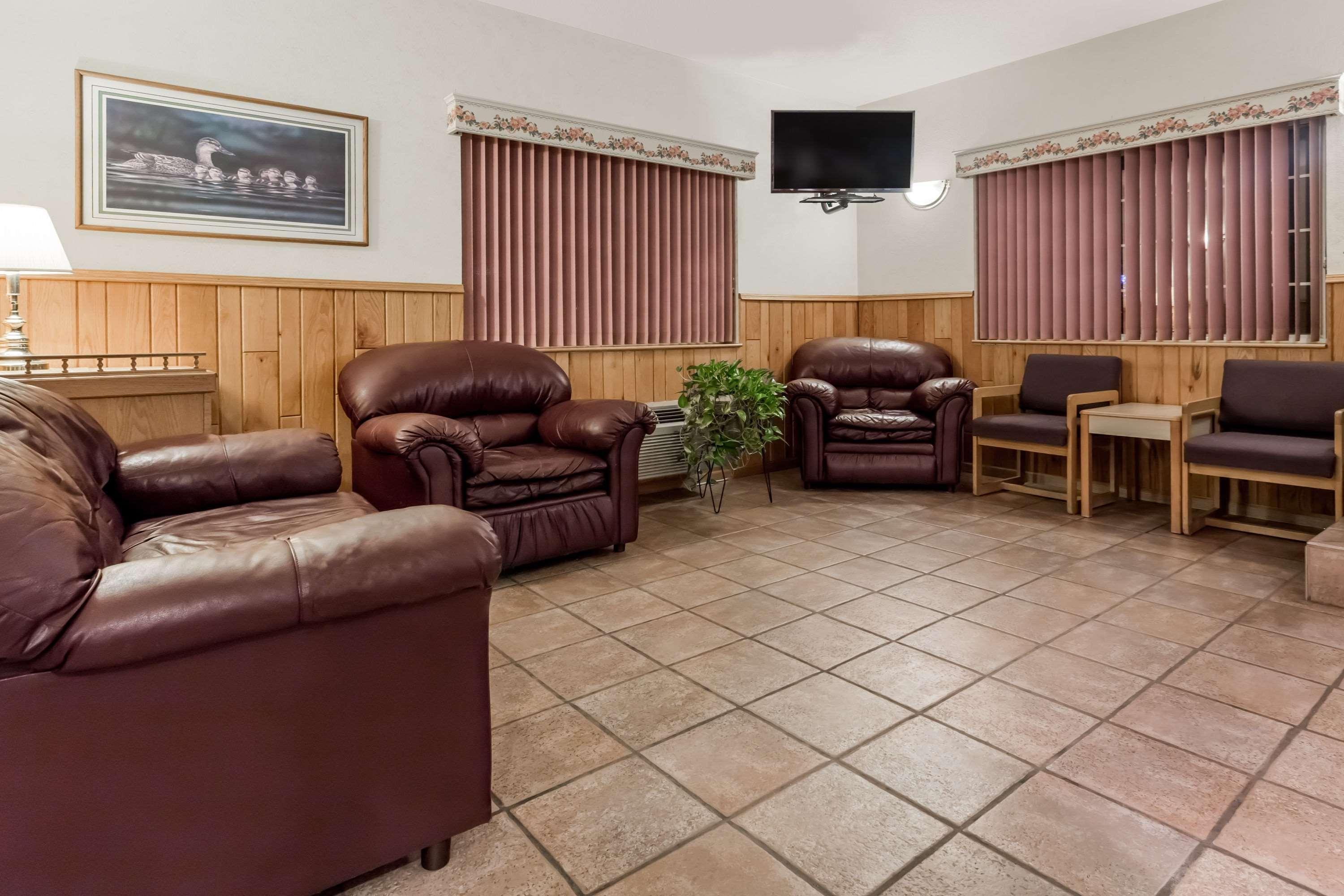 Super 8 By Wyndham Eagle River Exterior foto