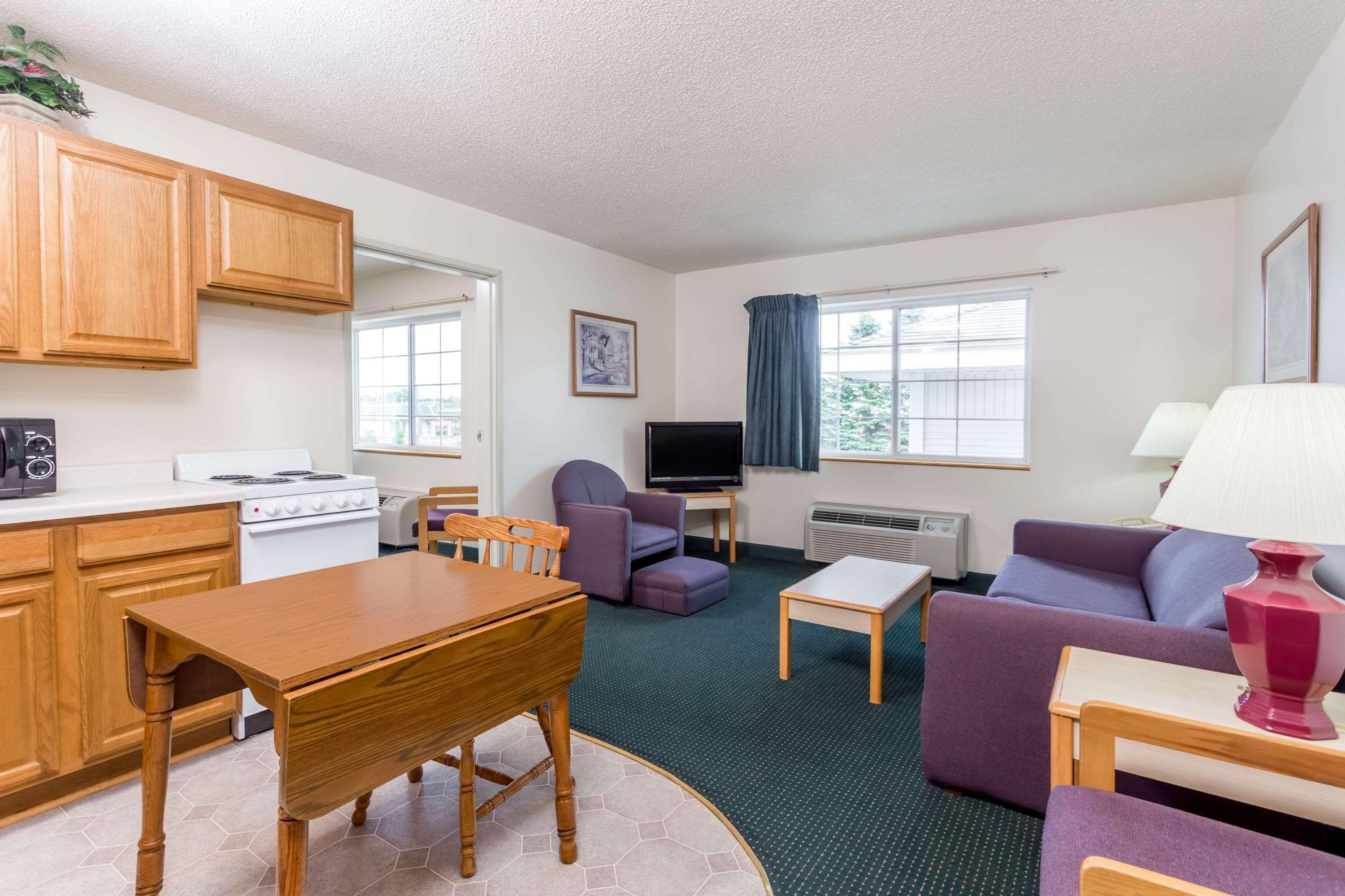 Super 8 By Wyndham Eagle River Exterior foto