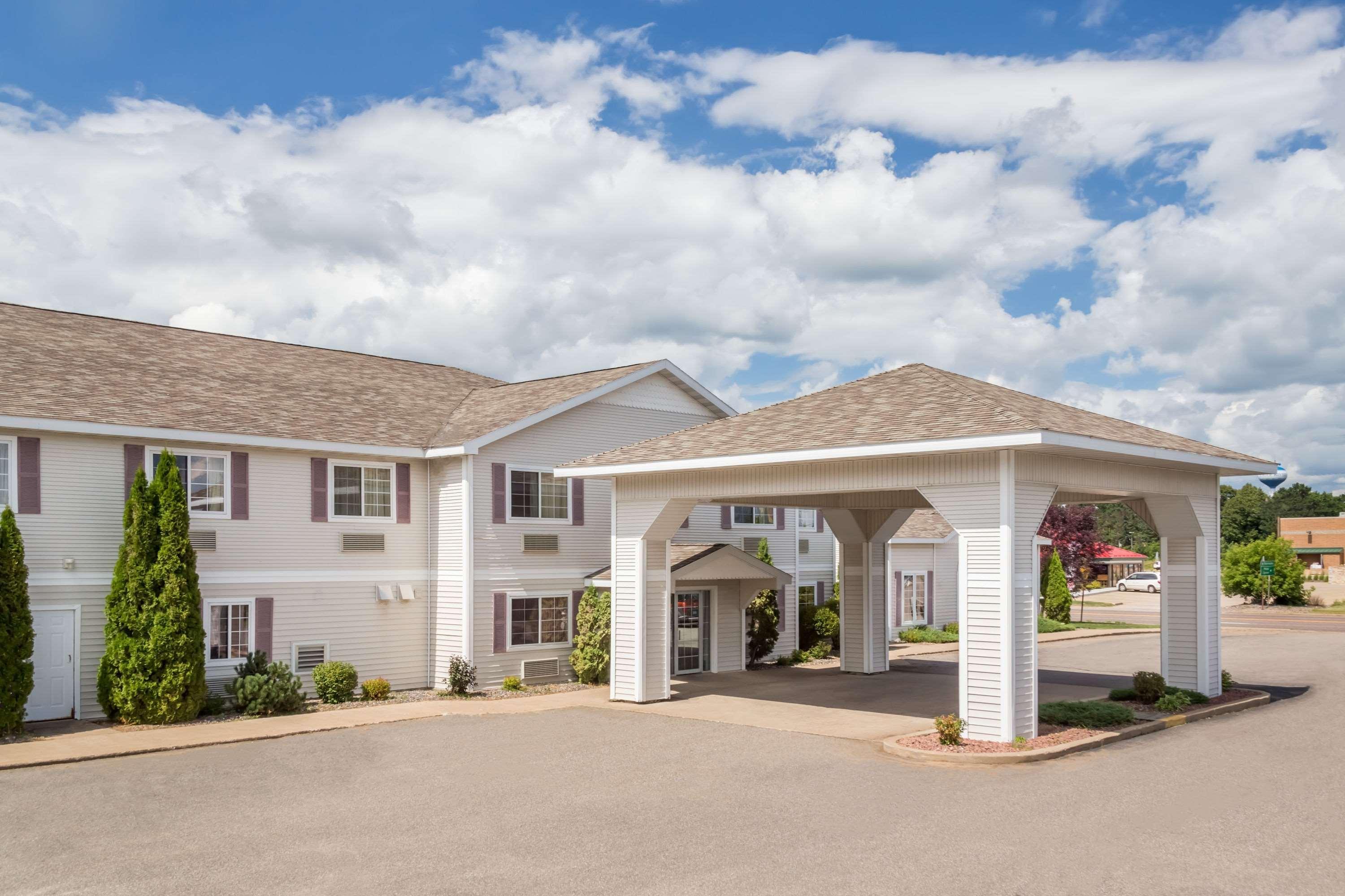 Super 8 By Wyndham Eagle River Exterior foto