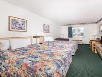 Super 8 By Wyndham Eagle River Exterior foto